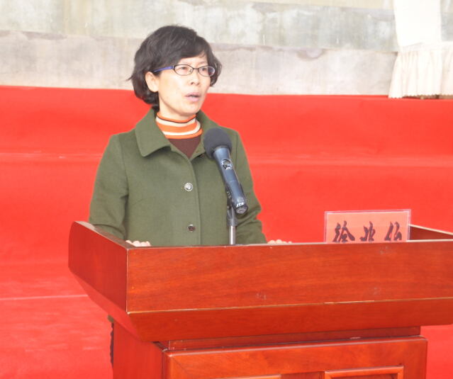 党委书记卢亚莲宣布运动会开幕.jpg