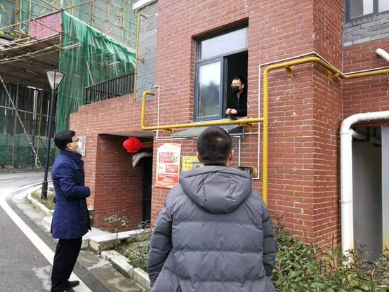 4、党委副书记、院长武斌儒慰问鼓励在校留观教师.jpg
