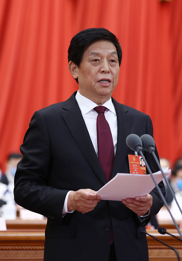 5月28日,第十三届全国人民代表大会第三次会议在北京人民大会堂闭幕。党和国家领导人习近平、李克强、汪洋、王沪宁、赵乐际、韩正、王岐山等在主席台就座,栗战书主持闭幕会并发表讲话。 新华社记者 鞠鹏 摄